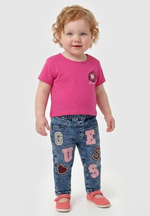 Guess, JEANS MIT LOGO-PATCH - Straight leg jeans - blau