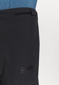 Oakley Träningsshorts - black