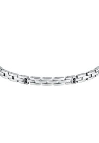 Bracciale in metallo argento con maglie intrecciate, finitura lucida e chiusura rettangolare con pietre nere decorative.