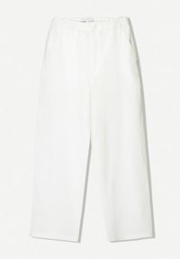 Vita vida byxor i löst snitt, tillverkade av texturerad väv, med elastisk midja och sidofickor. Slät framdel med rak passform.