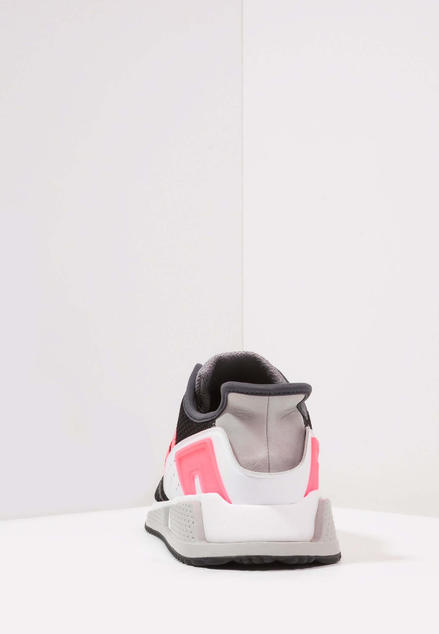 منتجع الشوك نادم adidas eqt cushion adv 