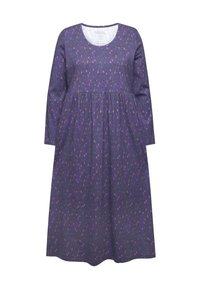 Abito lungo viola a maniche lunghe con scollo rotondo e vita arricciata. Presenta motivi floreali in rosa e azzurro su un tessuto testurizzato.