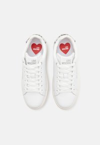 Love Moschino BOLD LOVE - Joggesko - bianco