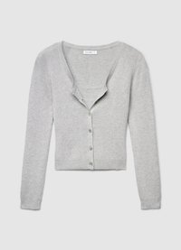 Graue Strickjacke mit V-Ausschnitt, langen Ärmeln und einer Knopfleiste mit kontrastierenden Knöpfen. Glatte Textur und figurbetontes Design.