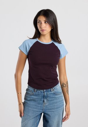 America Today, T-SHIRT - Print T-shirt - bordeaux