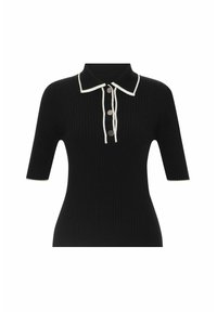 Polo noir côtelé avec manches courtes, bordure blanche sur le col et les poignets, doté d'une patte de boutonnage avec trois boutons décoratifs.