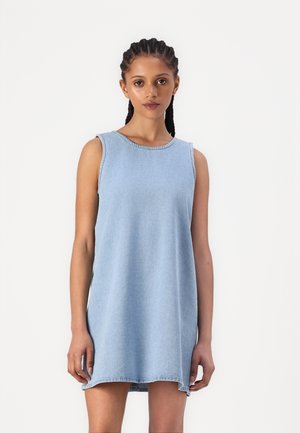 ONLANNIE MINI DRESS - Denimové šaty - light blue denim