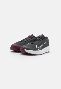 Nike Performance VAPOR LITE 2 - Allcourt tennissko - dark smoke grey/photon dust/sangria
