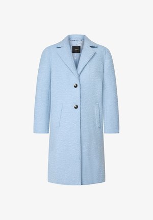 Manteau bleu clair en mélange de laine avec une surface texturée, col à revers, deux poches avant et deux boutons noirs pour la fermeture.