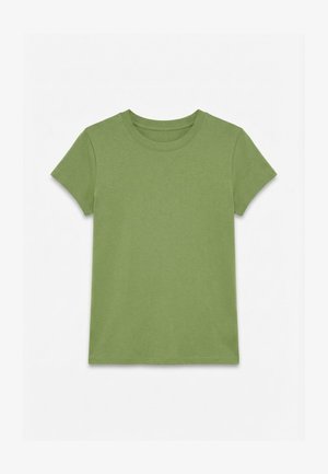 Enkel grønn kortermet t-skjorte med rund hals lagt flatt på hvit bakgrunn.
