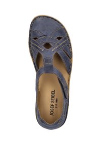 Sandal in pelle blu con design a ritaglio e cuciture gialle a contrasto. Presenta una tomaia texturizzata e una soletta imbottita. Logo del marchio all'interno.