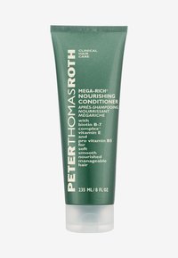 Tube verte de l'après-shampooing nourrissant Mega-Rich de Peter Thomas Roth, 235 mL, avec inscription en blanc. Contient de la biotine B-7, de la vitamine E et du pro-vitamine B5.