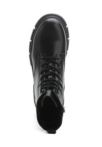 Bottines en cuir noir à bout rond, avec lacets sur le devant et fermeture éclair sur le côté. Dotées d'une semelle en caoutchouc épaisse et d'un dessus texturé pour plus de durabilité.