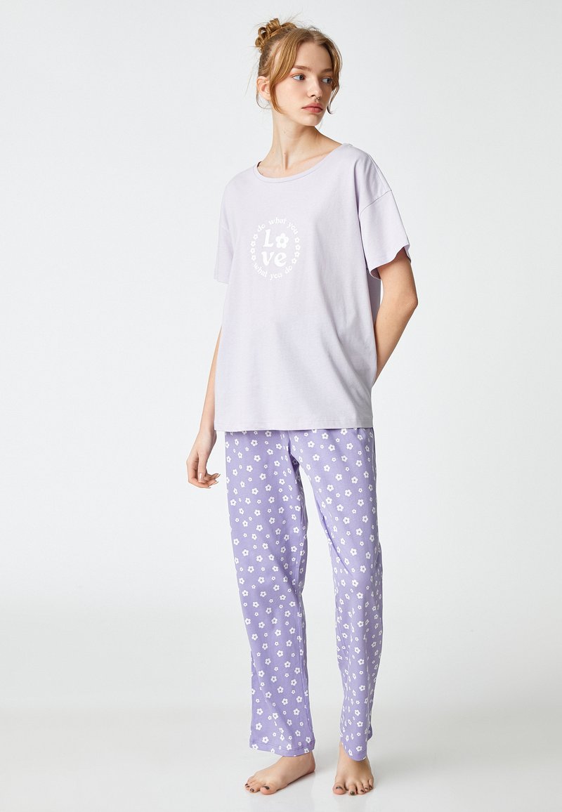 Koton SET CREW NECK SHORT SLEEVE PRINTED FLORAL - Pyjama - purple/paars ...