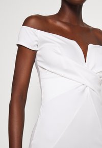 WAL G TALL ELIA OFF SHOULDER  - Μάξι φόρεμα - white