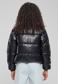 Karl Kani RETRO PU PUFFER - Vinterjakke - black