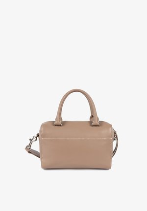 Beige Lederhandtasche mit zwei oberen Griffen, einem abnehmbaren Schultergurt, flacher rechteckiger Form und kontrastierender weißer Naht.