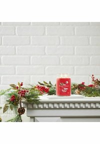 Yankee Candle YANKEE CANDLE SIGNATURE LARGE JAR CHRISTMAS EVE 567G - Doftljus - red