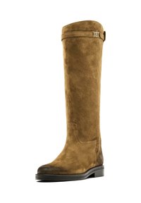 Bottes hautes en suède brun, avec une semelle plate, un bout rond et une sangle décorative avec un accent matériel en haut.