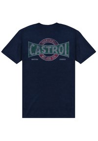 Námořnická modrá bavlněná tričko s vintage logem Castrol v zelené a červené barvě na zadní straně. Design zahrnuje text 'Wakefield Motor Oil'.