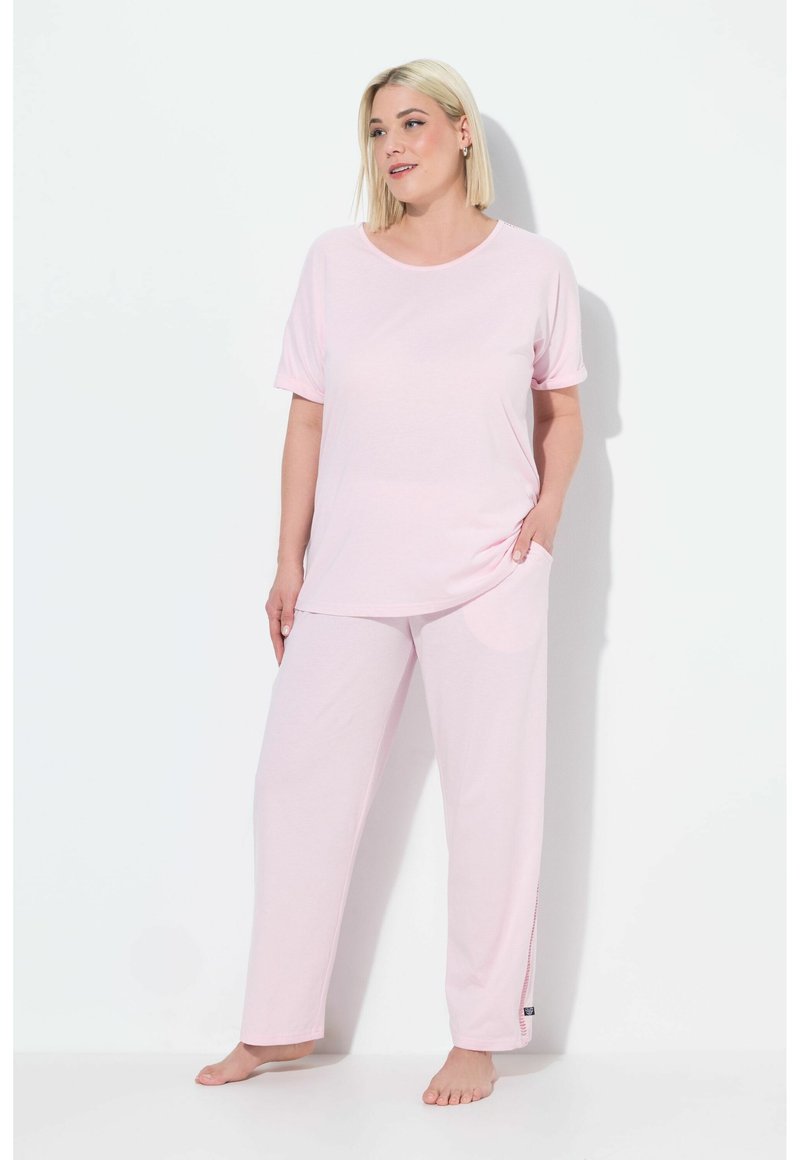 Lichtroze loungewear-set met een top met korte mouwen in een ontspannen pasvorm en een broek met zijzakken en een recht gesneden ontwerp.