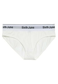 Slip bianchi in cotone con una texture morbida e una fascia elastica grigia che presenta il testo "Sixth June" in nero.