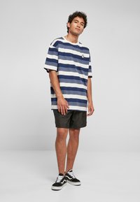 Starter STARTER SUN STRIPES - Apdrukāts T-krekls - darkblue vintageblue palewhite