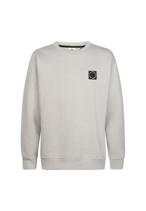 Lichtgrijze crewneck trui met lange mouwen en een klein zwart vierkant logo op de linkerborst.