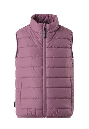 Mouwloos gewatteerd vest in mauve met hoge kraag, voorrits en twee zijzakken.
