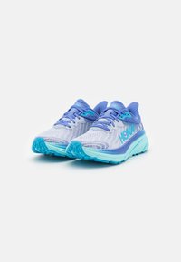 HOKA CHALLENGER 7 - Běžecké boty do terénu - ether/cosmos