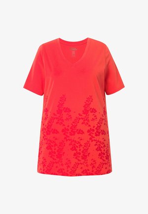 T-shirt in cotone rosso con maniche corte e scollatura a V, caratterizzato da un motivo floreale a gradiente nella parte inferiore in tonalità di rosso più scure.