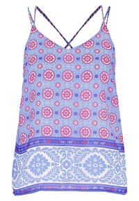 Top Cami s tenkými kříženými ramínky; modrý základ s květinovými a geometrickými vzory v růžové, červené a fialové; lehký materiál, volný střih.
