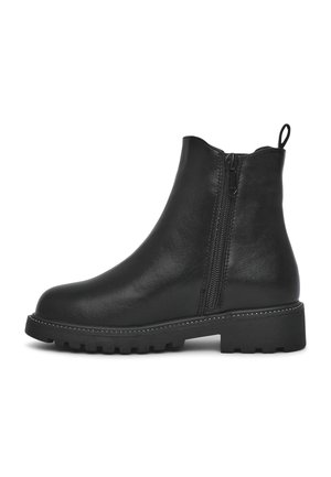 Bottine noire en cuir lisse avec une fermeture éclair sur le côté, bout rond, semelle épaisse et des coutures décoratives le long de la base.