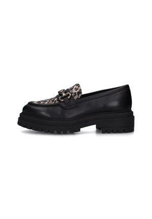 Mocassino in pelle nera con upper in tessuto a stampa leopardata, dettaglio decorativo con fibbia e suola in gomma spessa con scanalature per la trazione.