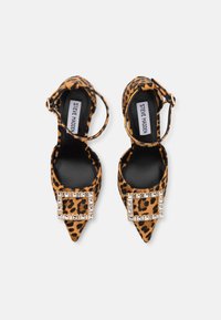 Escarpins Steve Madden Femme - Imprimé Animal, Bretelles, Talon Très Haut (plus De 10 Cm), Pointue Open Toe, Taille UK 3