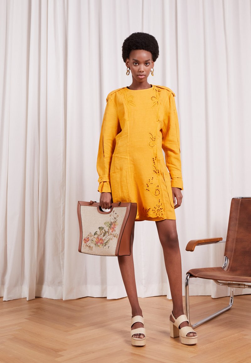 Damen Bekleidung | Alberta Ferretti DRESS EMBROIDERED Freizeitkleid orange - KG81773 Damen Bekleidung | Alberta Ferretti DRESS EMBROIDERED Freizeitkleid orange - KG81773