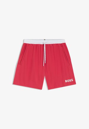 Rode zwemshort met witte elastische tailleband, witte trekkoorden, zijzakken en "BOSS"-logo op het linkerbeen.
