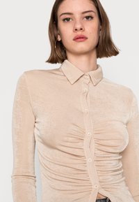 Gina Tricot DOLLY SHIRT - Casaco de malha - pumice stone