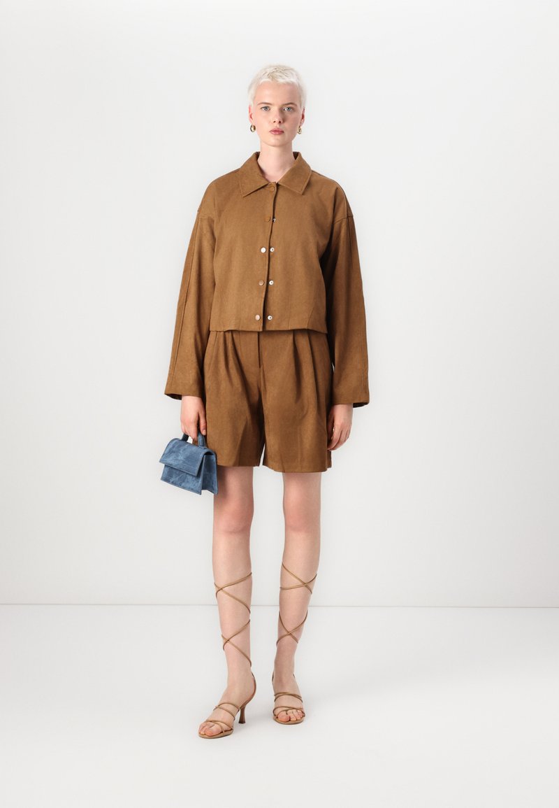 Vila Imitatieleren jas bruin