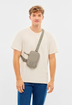 Johnny Urban, ARTHUR - Bandolera - desert grey