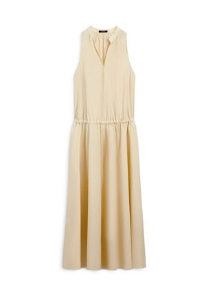 Ærmeløs beige midi-kjole med V-udskæring, indsnøret talje og flydende nederdel, vist mod en hvid baggrund.