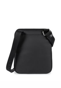 Borsa a tracolla nera in tessuto resistente, con chiusura a zip e tracolla regolabile con dettaglio logo. Forma rettangolare, design minimalista.