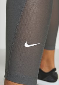 Nike Performance ONE - Leggingek - iron grey/white