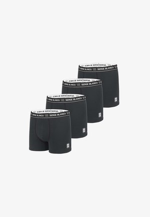 Quatre boxers noirs avec ceintures élastiques de marque portant l'inscription "SERGE BLANCO 15", disposés en rangée décalée sur fond blanc.
