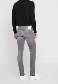Denham Vaqueros pitillo - grey denim
