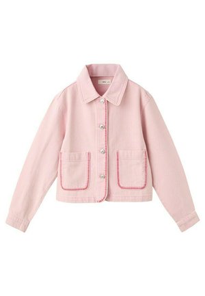 Veste pour femme rose clair à boutons, manches longues, deux poches avant et col, avec des coutures décoratives le long des bords.