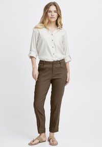 PULZ LUCA BISON - Chino - bison