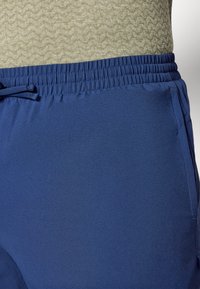 New Balance ESSENTIALS SHORT - Spordišortsid - navy