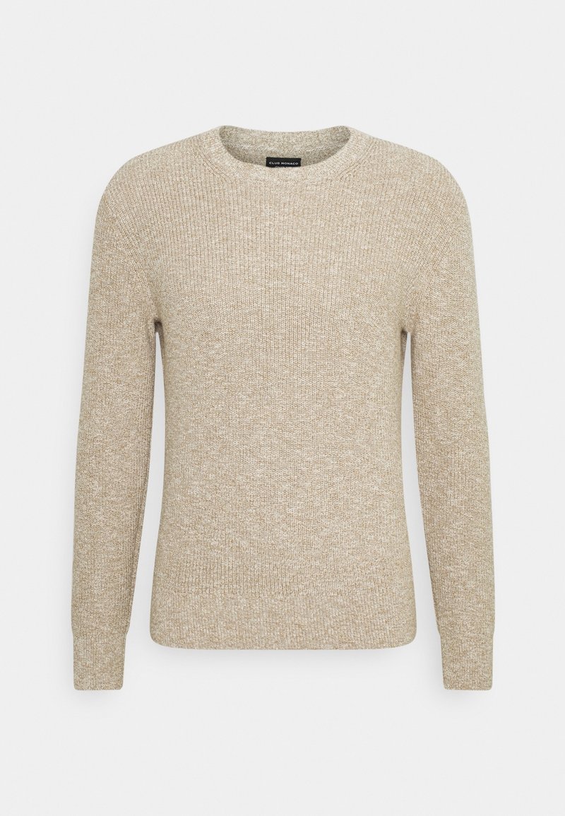 Pull beige en maille à col rond avec manches longues, poignets et ourlet côtelés, présenté sur un fond blanc uni.