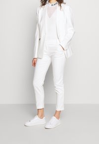KARL LAGERFELD Långärmad tröja - off-white